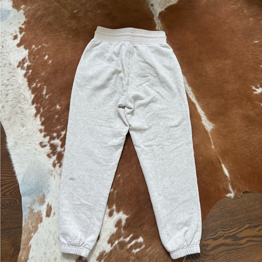 ALO Yoga Gray Sweatpants with Elastic Cuffs and Drawstring Waistband - Picture 2 of 4